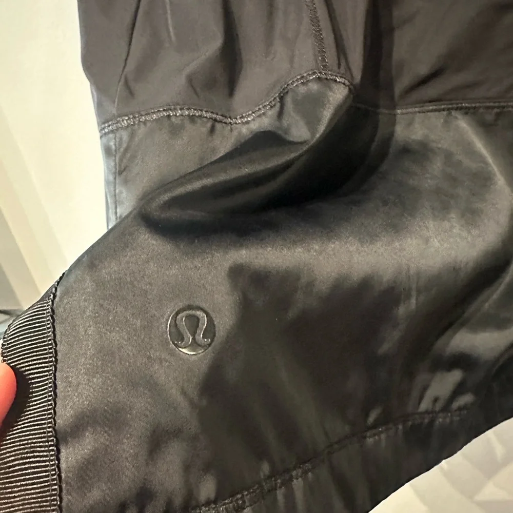 lululemon black vented windbreaker - Picture 5 of 6